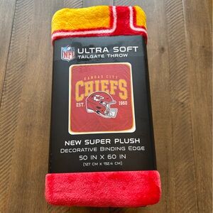 Kansas City Chiefs Super Plush Tailgate Throw 50 x 60 NWT